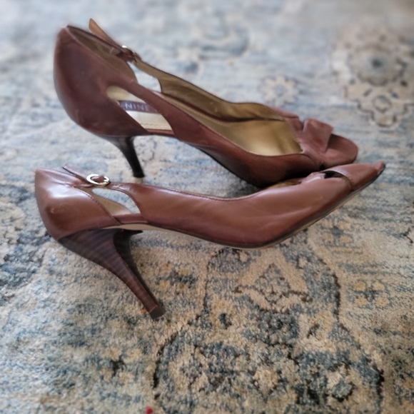 WELL LOVED SOFT LEATHER HEELS - Picture 2 of 4